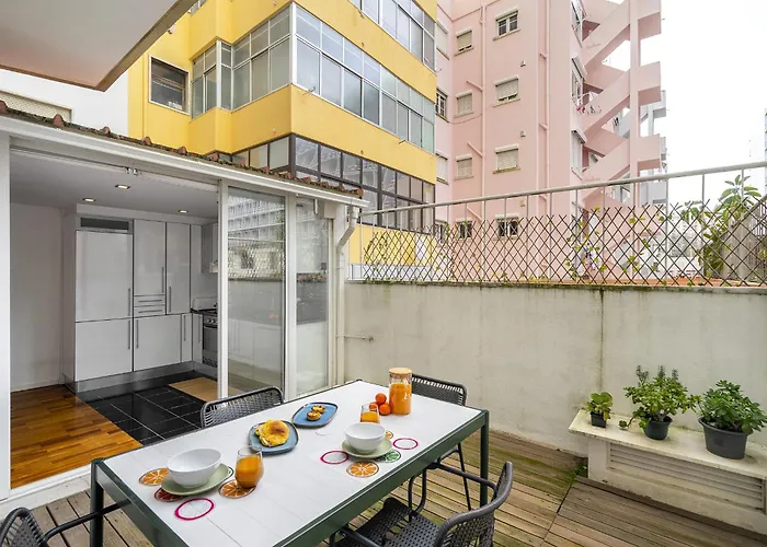 Whome Serenity: Entrecampos Terrace Haven Lisboa